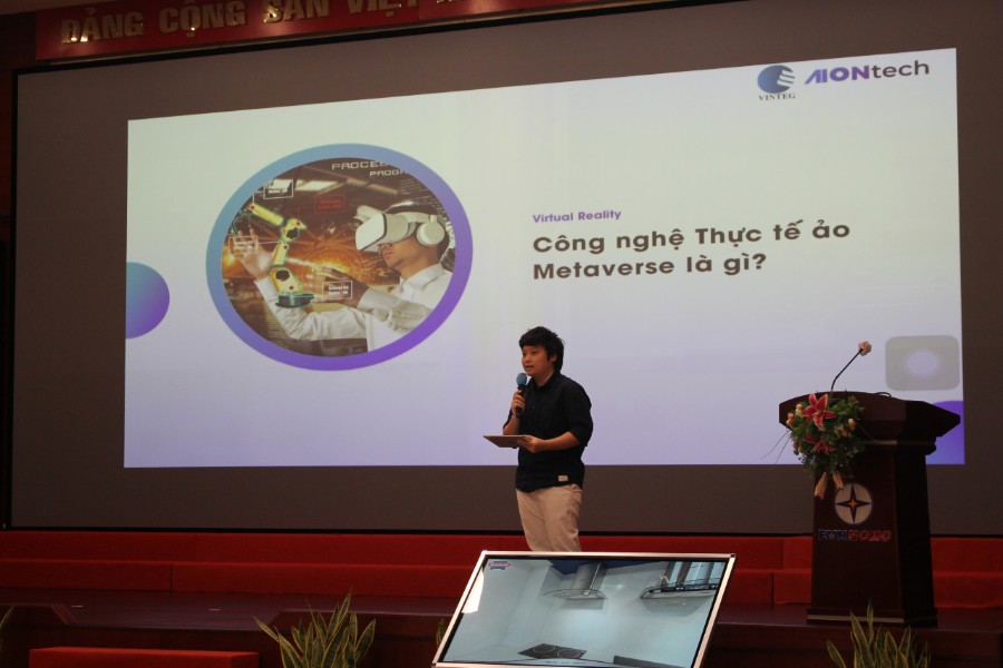 Bà Phạm Ngọc Mai Anh phát biểu về công nghệ VR/AR tại hội thảo 