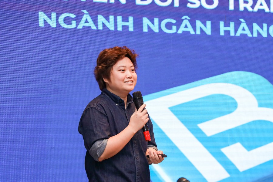Bà Phạm Ngọc Mai Anh - nhà sáng lập của AIONtech phát biểu tại hội thảo